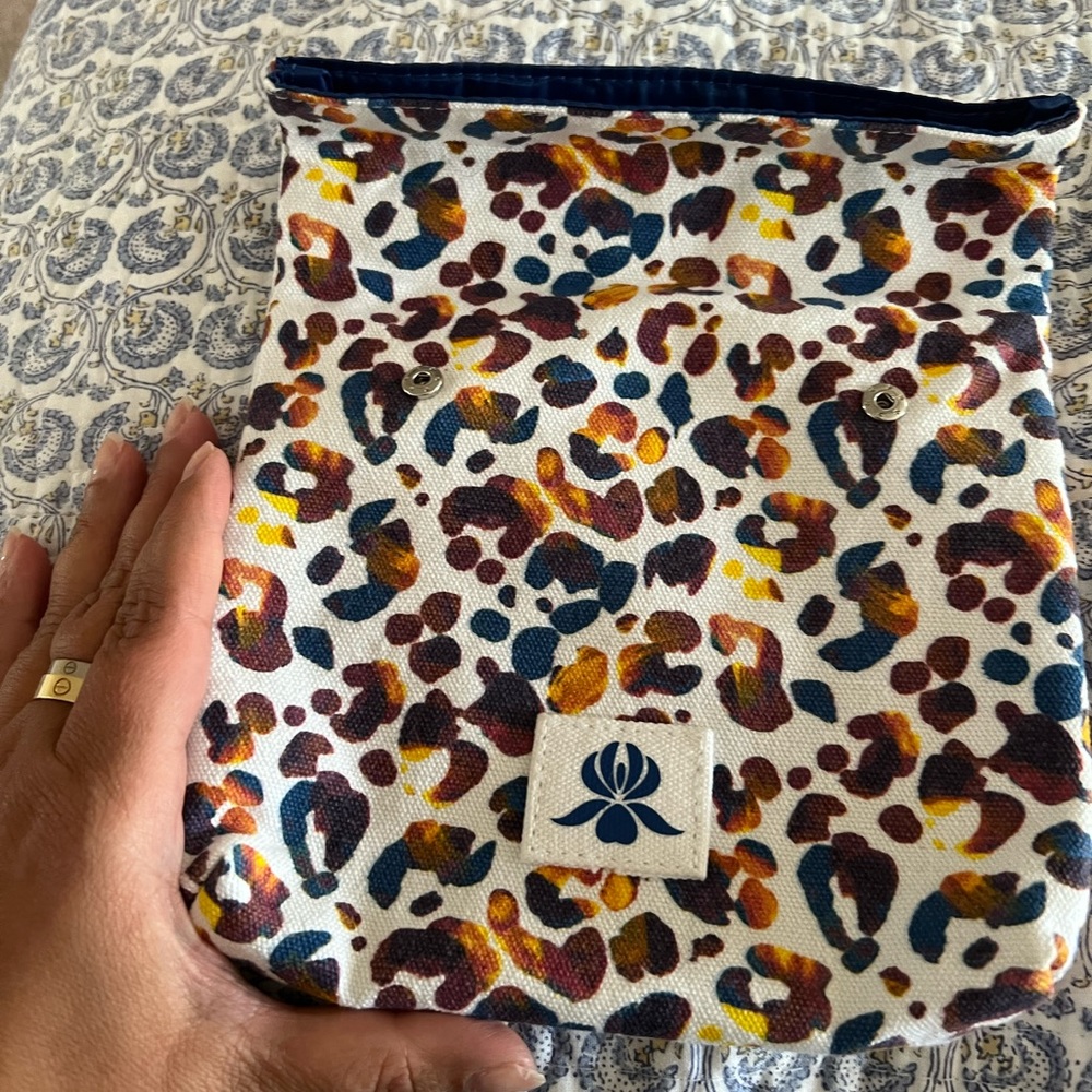 Sisley Paris Makeup Bag Made From
Recycled Fibers